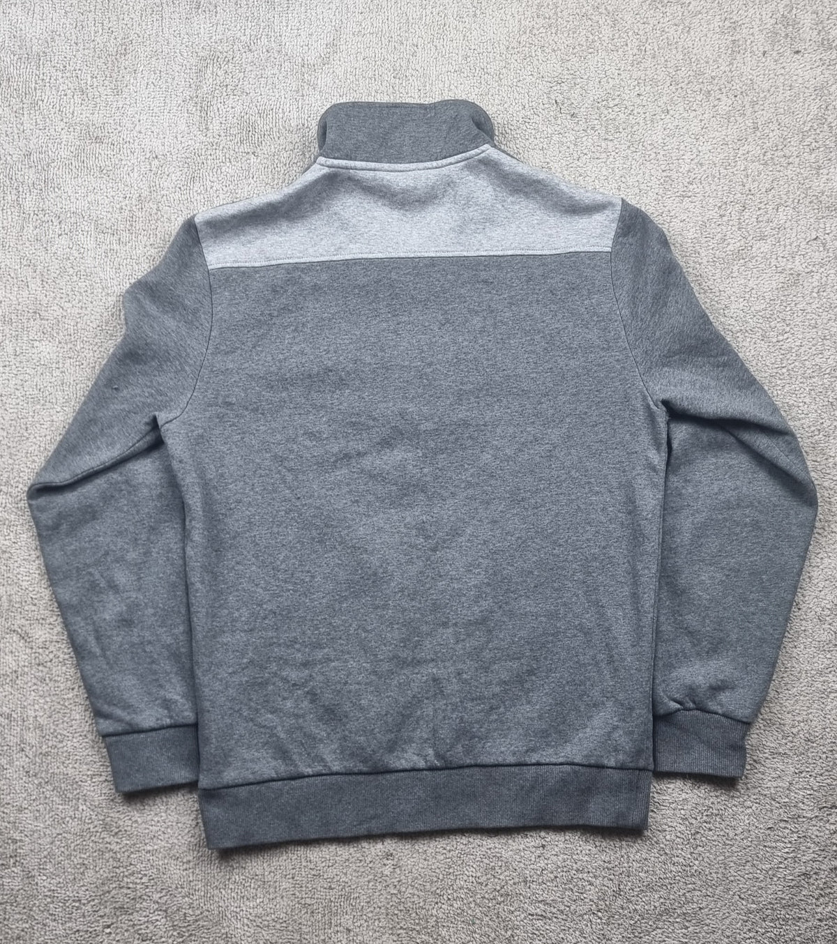 Sudadera Calvin Klein gris con media cremallera talla M