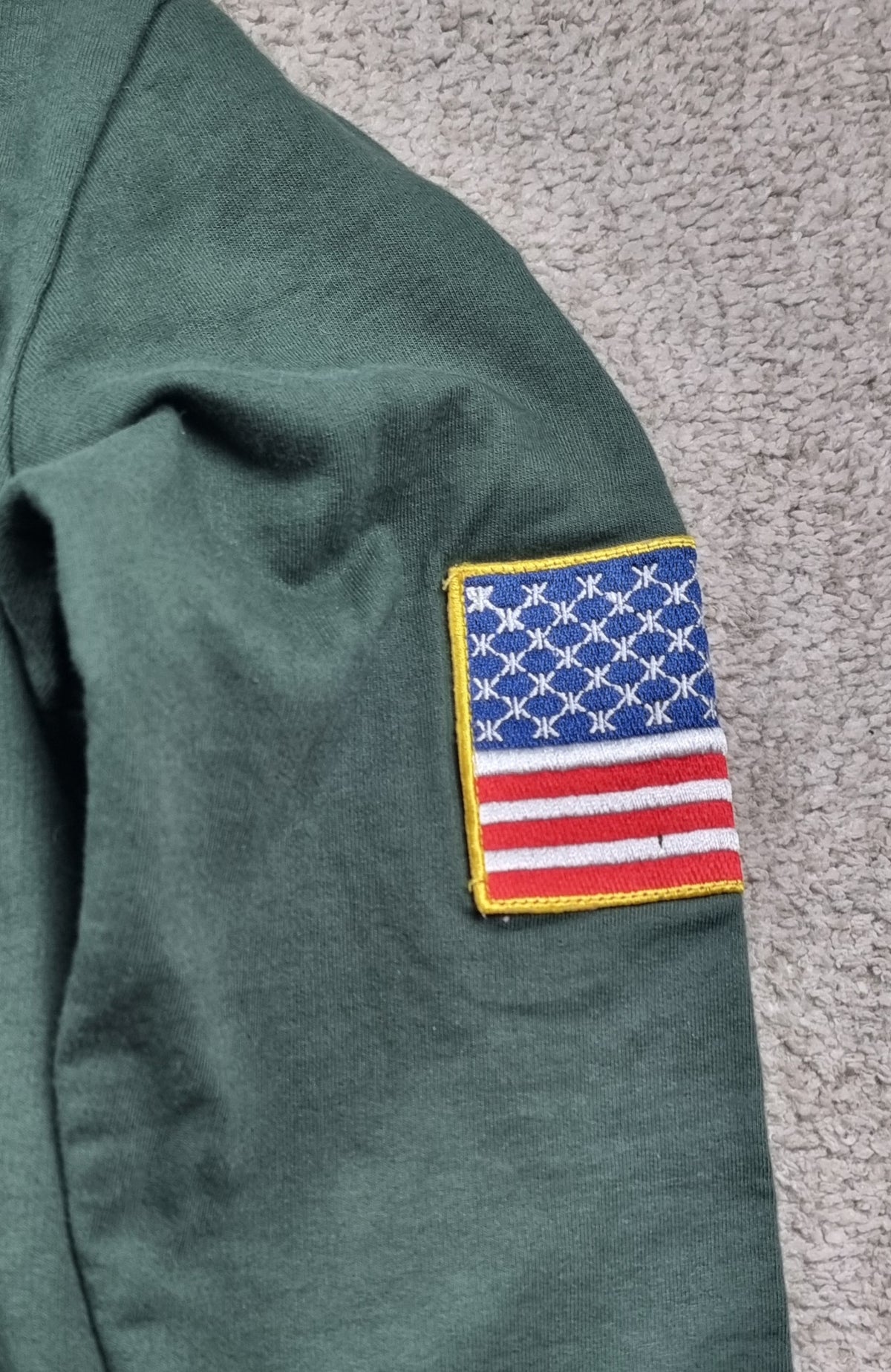 Mono OnePiece The Norwegian Original verde militar con parches – Talla S