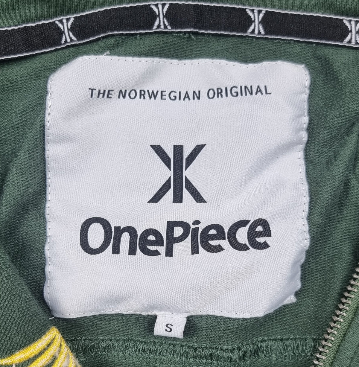 Mono OnePiece The Norwegian Original verde militar con parches – Talla S
