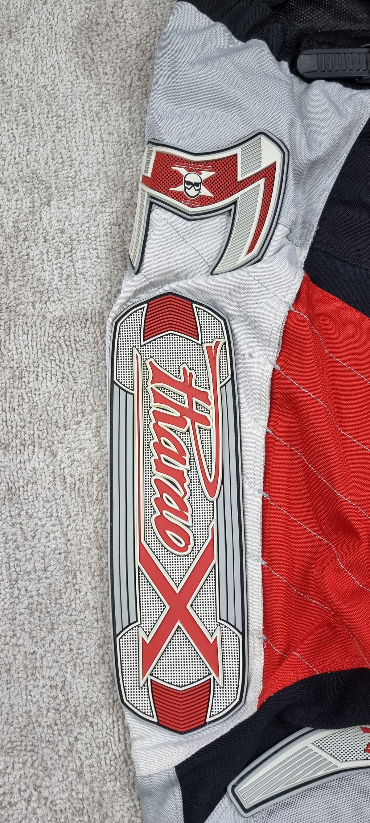 Pantalón moto Pharao X negro rojo y gris talla L