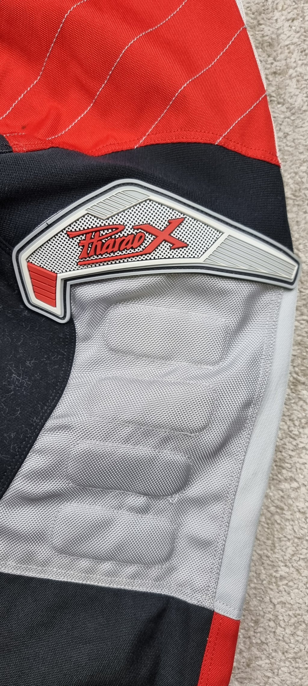 Pantalón moto Pharao X negro rojo y gris talla L