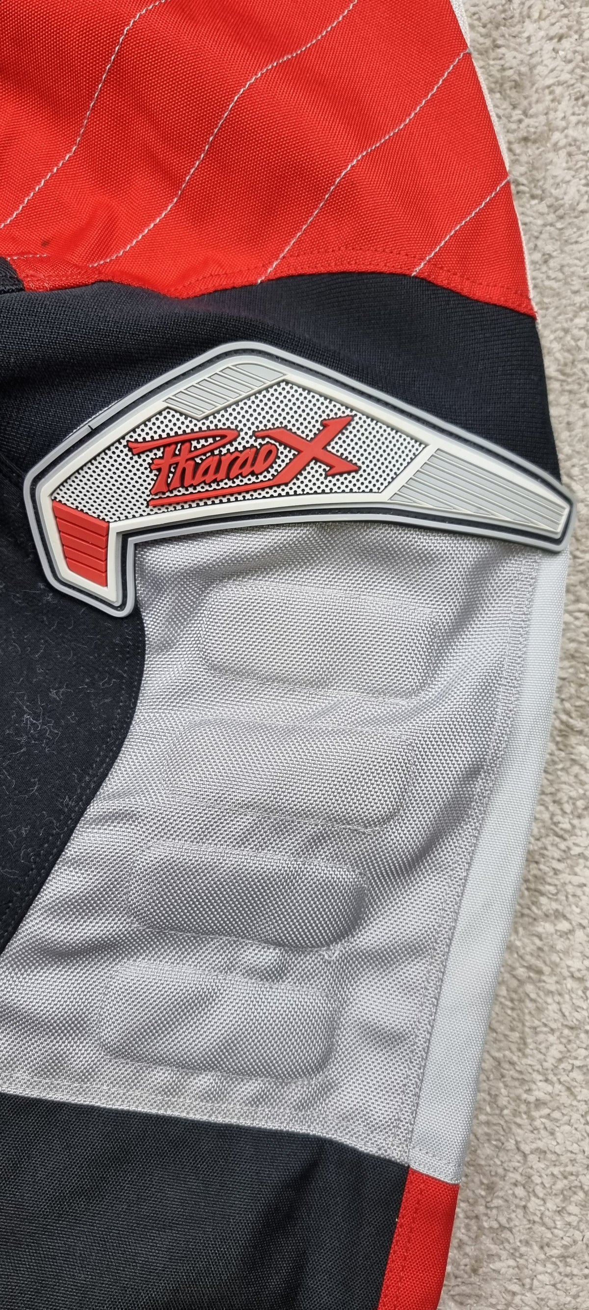 Pantalón moto Pharao X negro rojo y gris talla L
