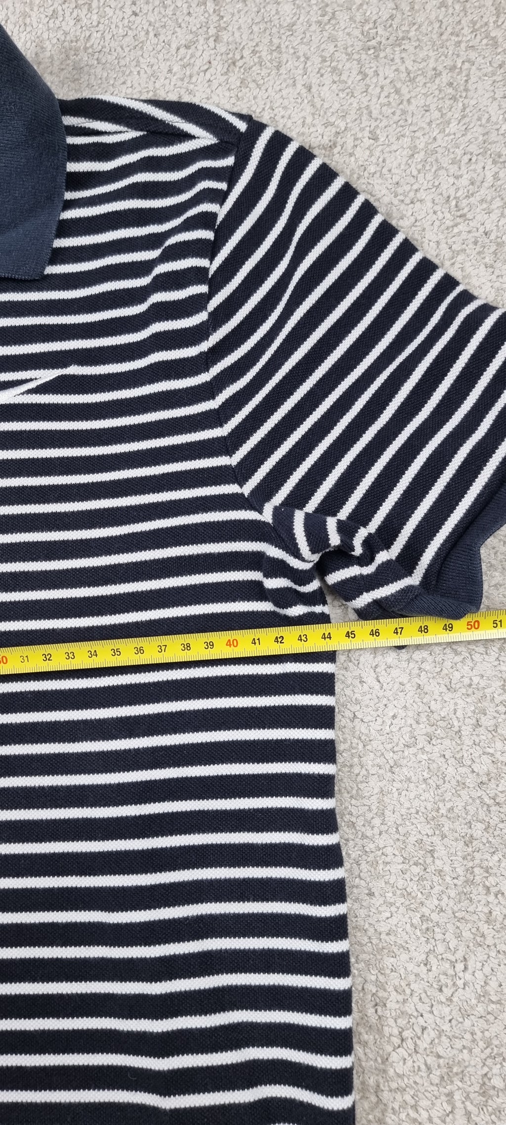 Polo Nike Sportswear de Rayas Azul Marino y Blanco – Talla XS