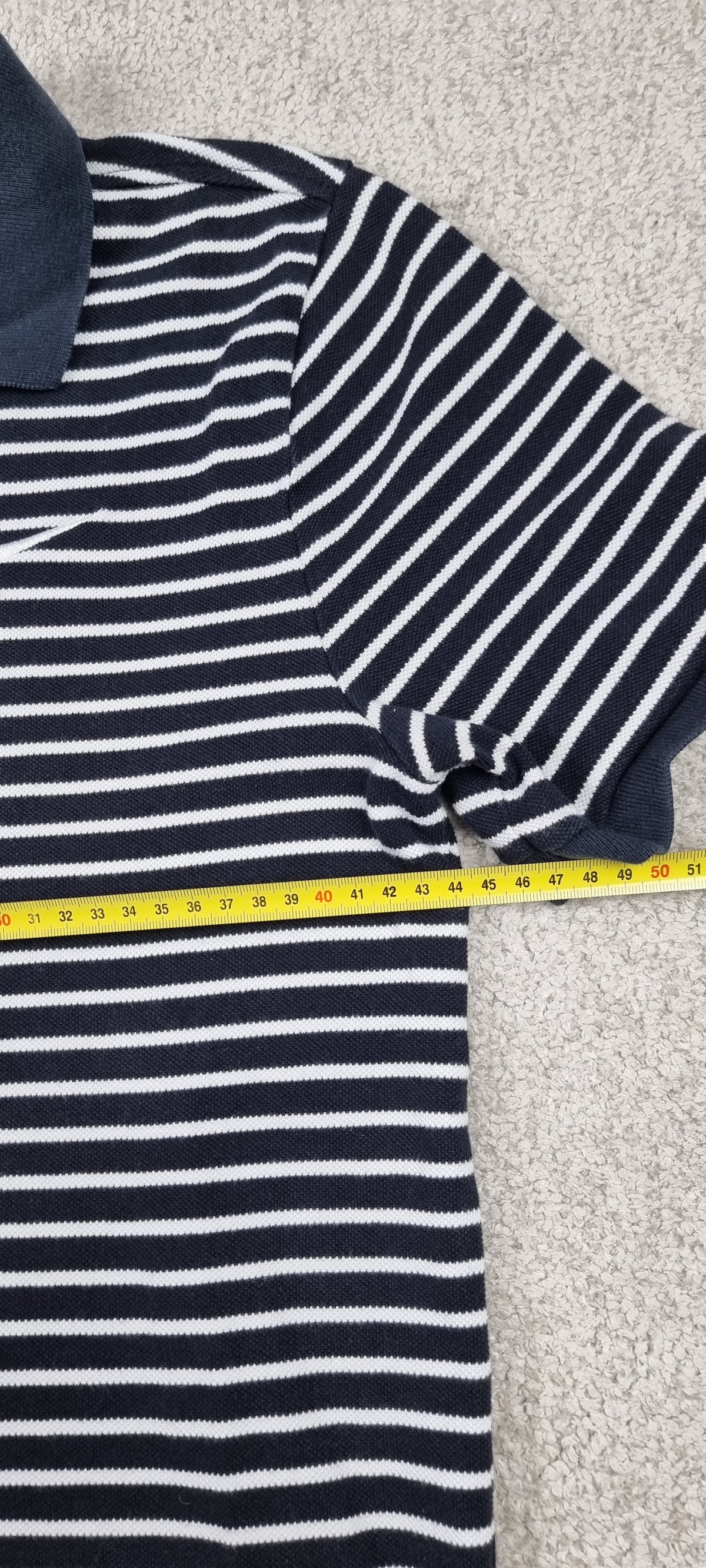 Polo Nike Sportswear de Rayas Azul Marino y Blanco – Talla XS