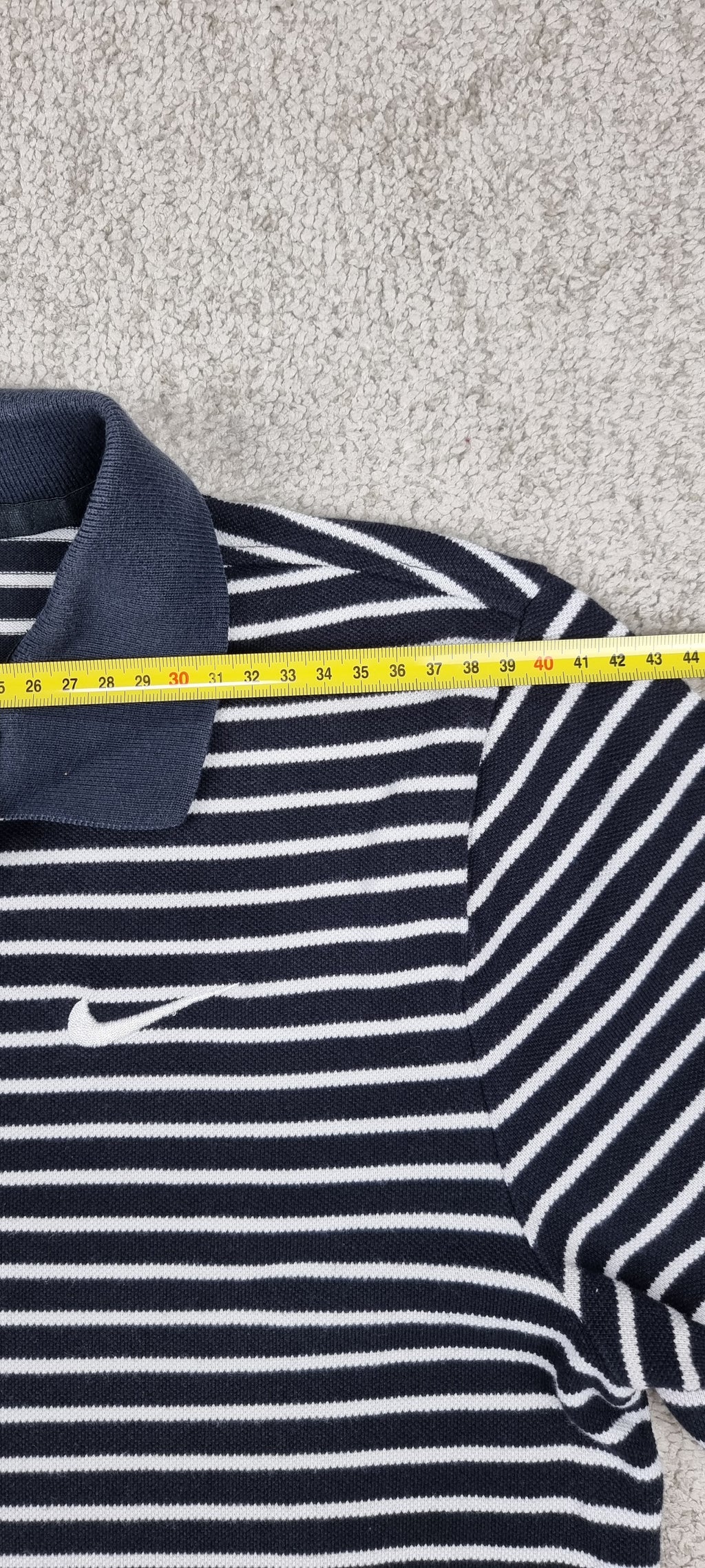 Polo Nike Sportswear de Rayas Azul Marino y Blanco – Talla XS