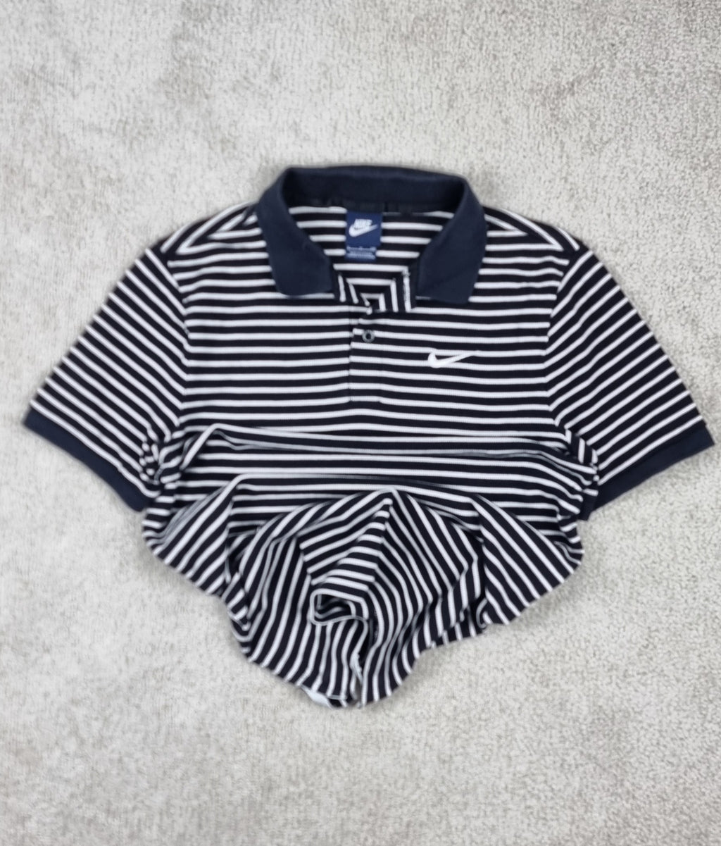 Polo Nike Sportswear de Rayas Azul Marino y Blanco – Talla XS