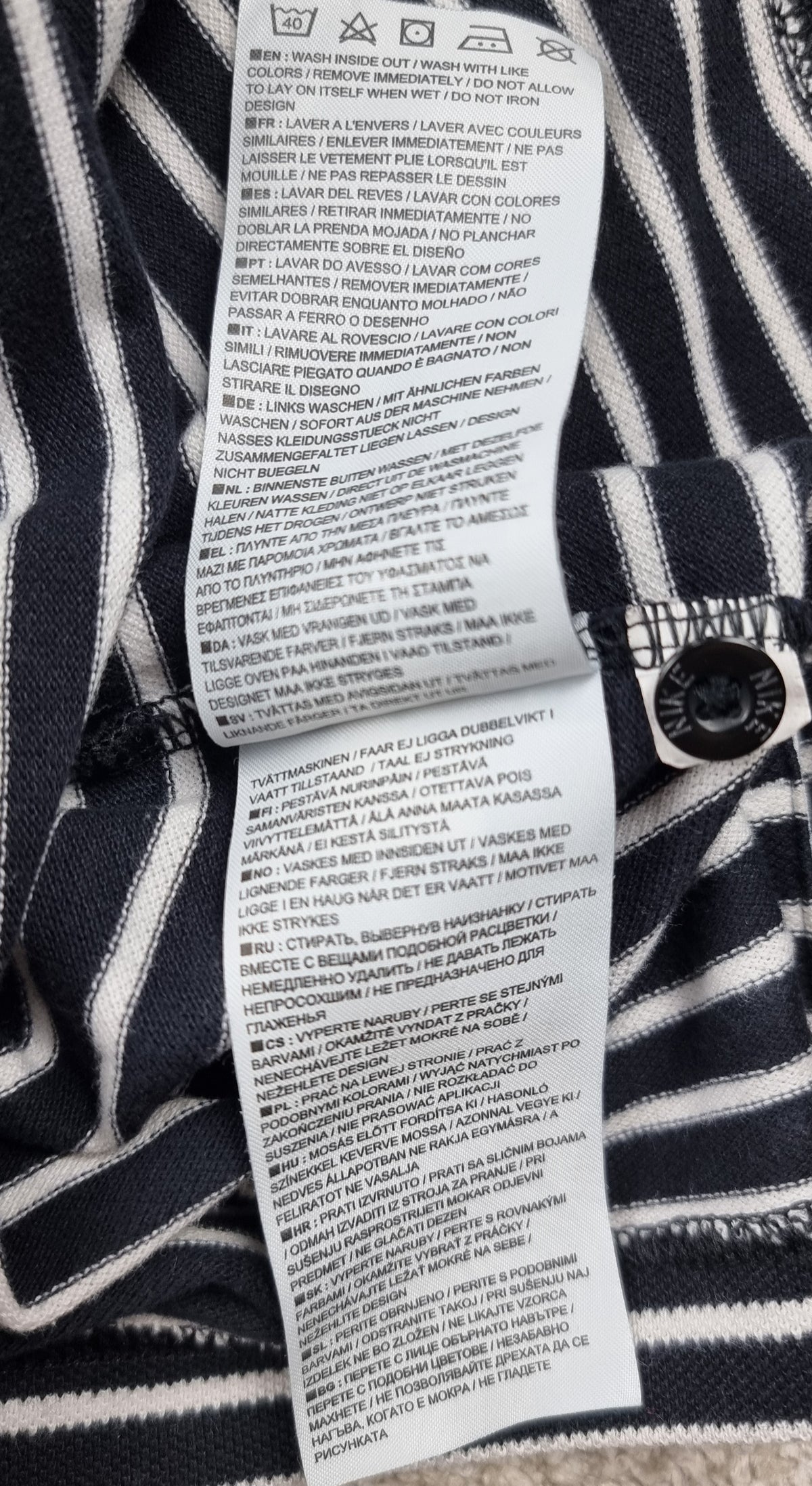 Polo Nike Sportswear de Rayas Azul Marino y Blanco – Talla XS