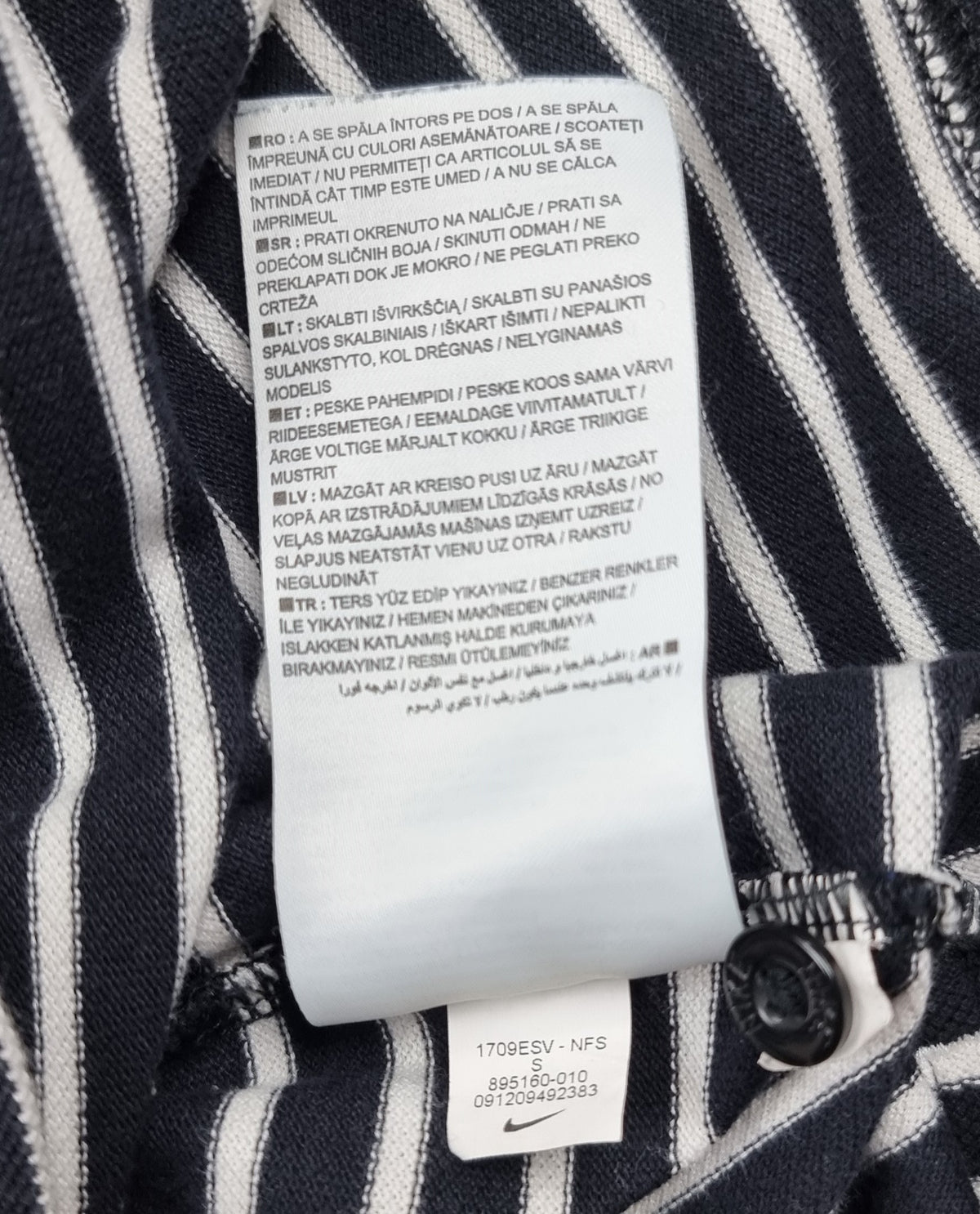 Polo Nike Sportswear de Rayas Azul Marino y Blanco – Talla XS