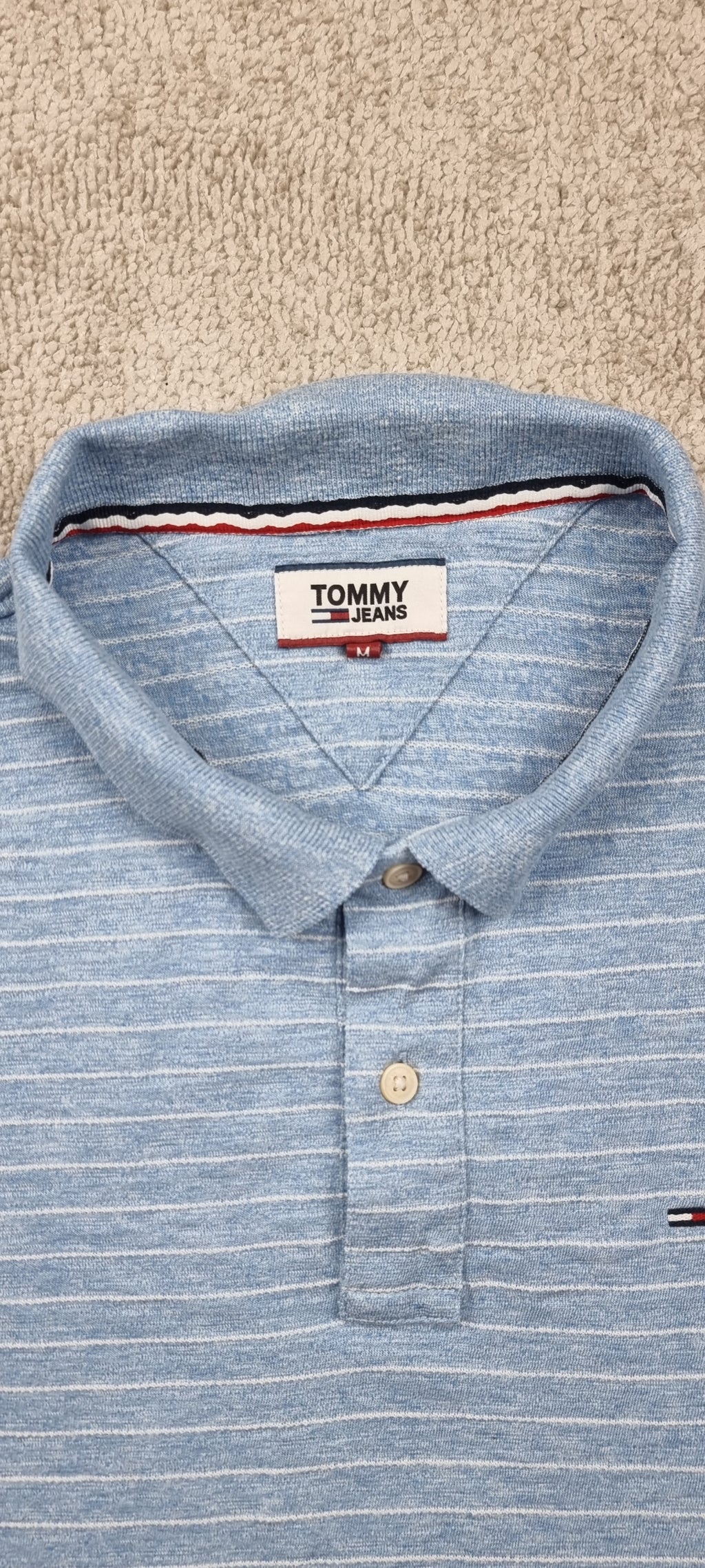 Polo Tommy Jeans azul jaspeado de rayas – Talla L