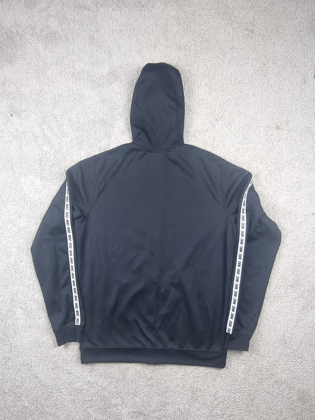 Sudadera Nike Sportswear Negra con Capucha y Logo Tape