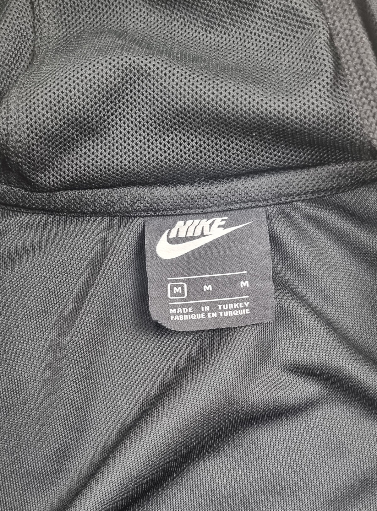 Sudadera Nike Sportswear Negra con Capucha y Logo Tape