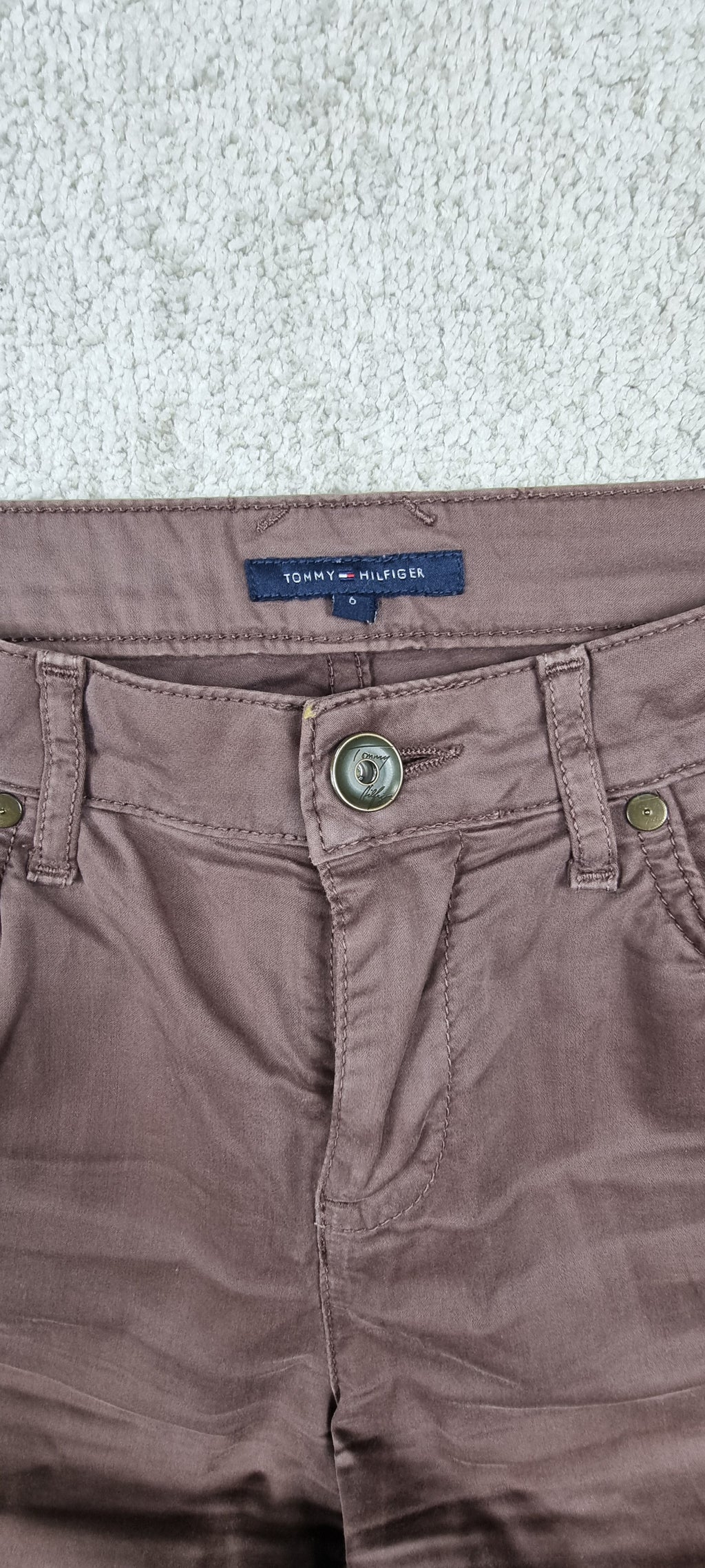 Pantalón Tommy Hilfiger Marrón Corte Recto – Talla XS