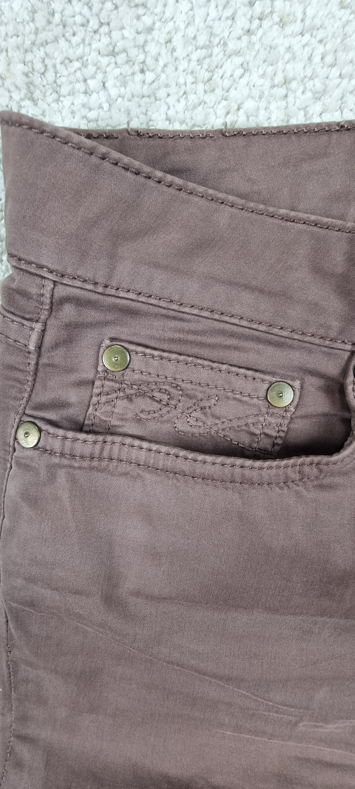 Pantalón Tommy Hilfiger Marrón Corte Recto – Talla XS