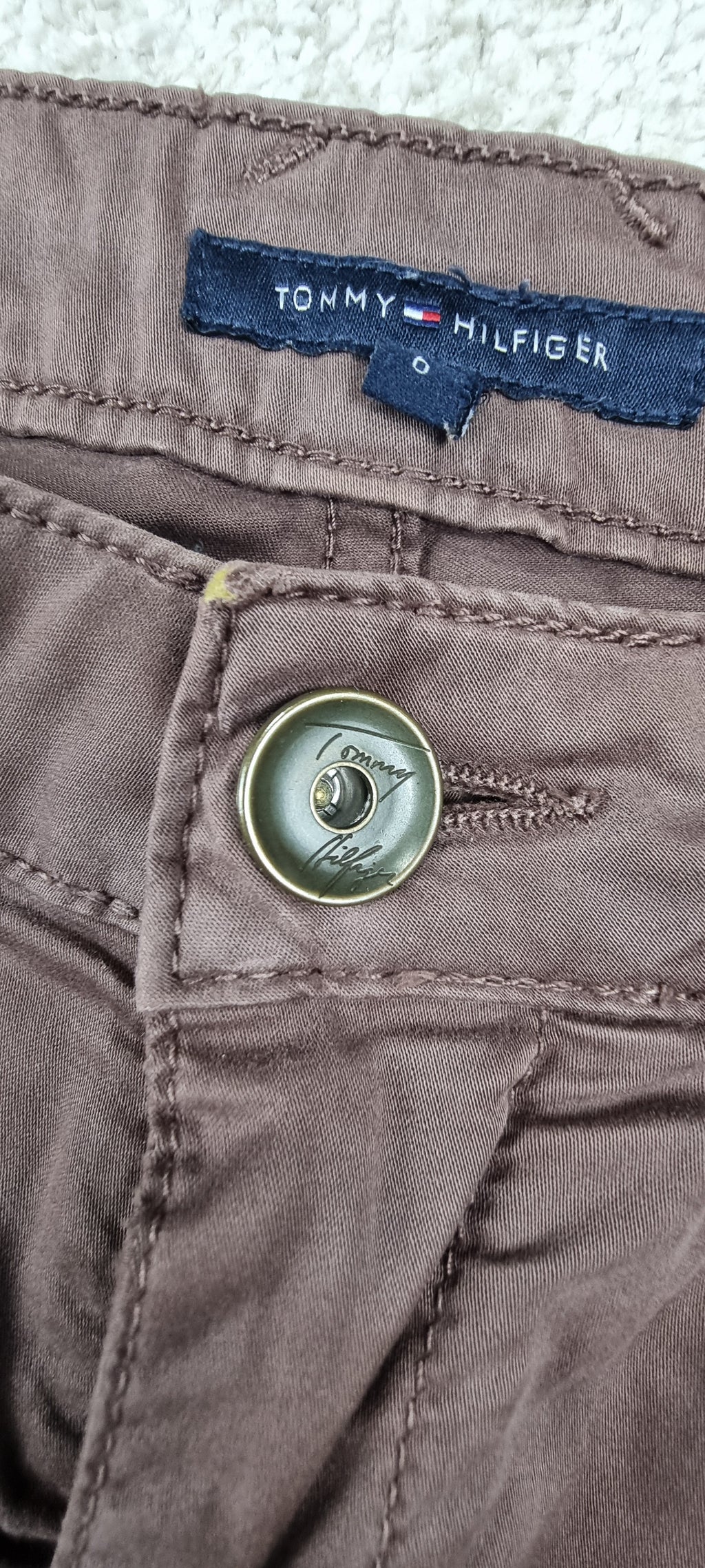 Pantalón Tommy Hilfiger Marrón Corte Recto – Talla XS