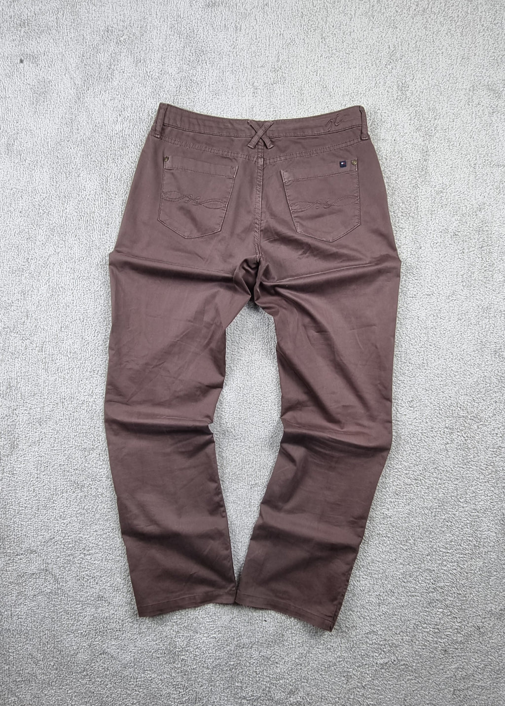 Pantalón Tommy Hilfiger Marrón Corte Recto – Talla XS