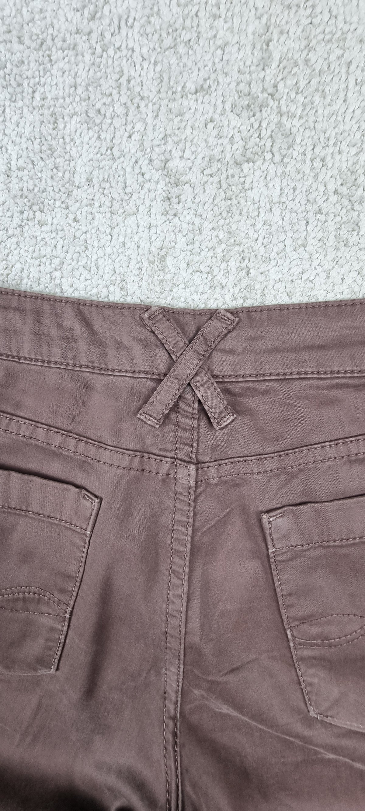 Pantalón Tommy Hilfiger Marrón Corte Recto – Talla XS