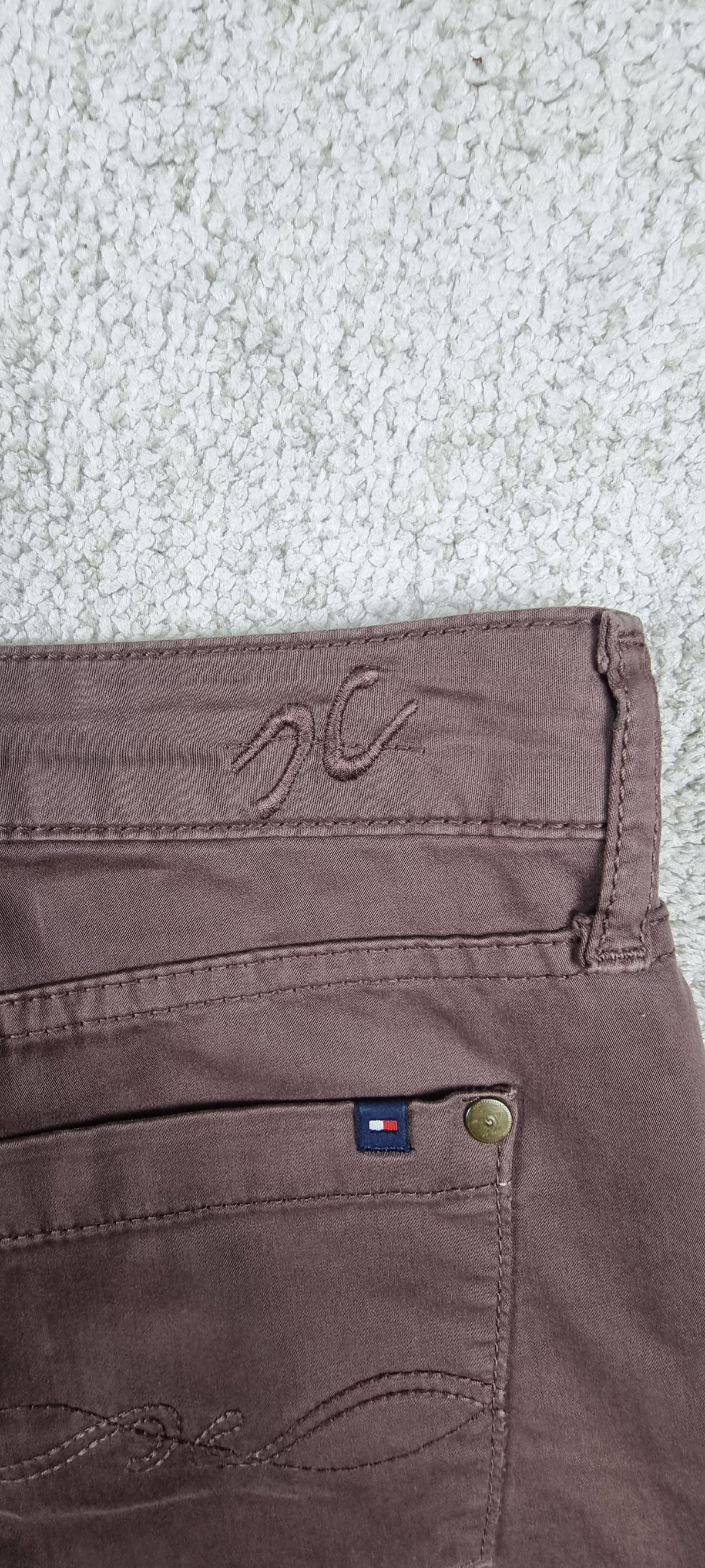 Pantalón Tommy Hilfiger Marrón Corte Recto – Talla XS