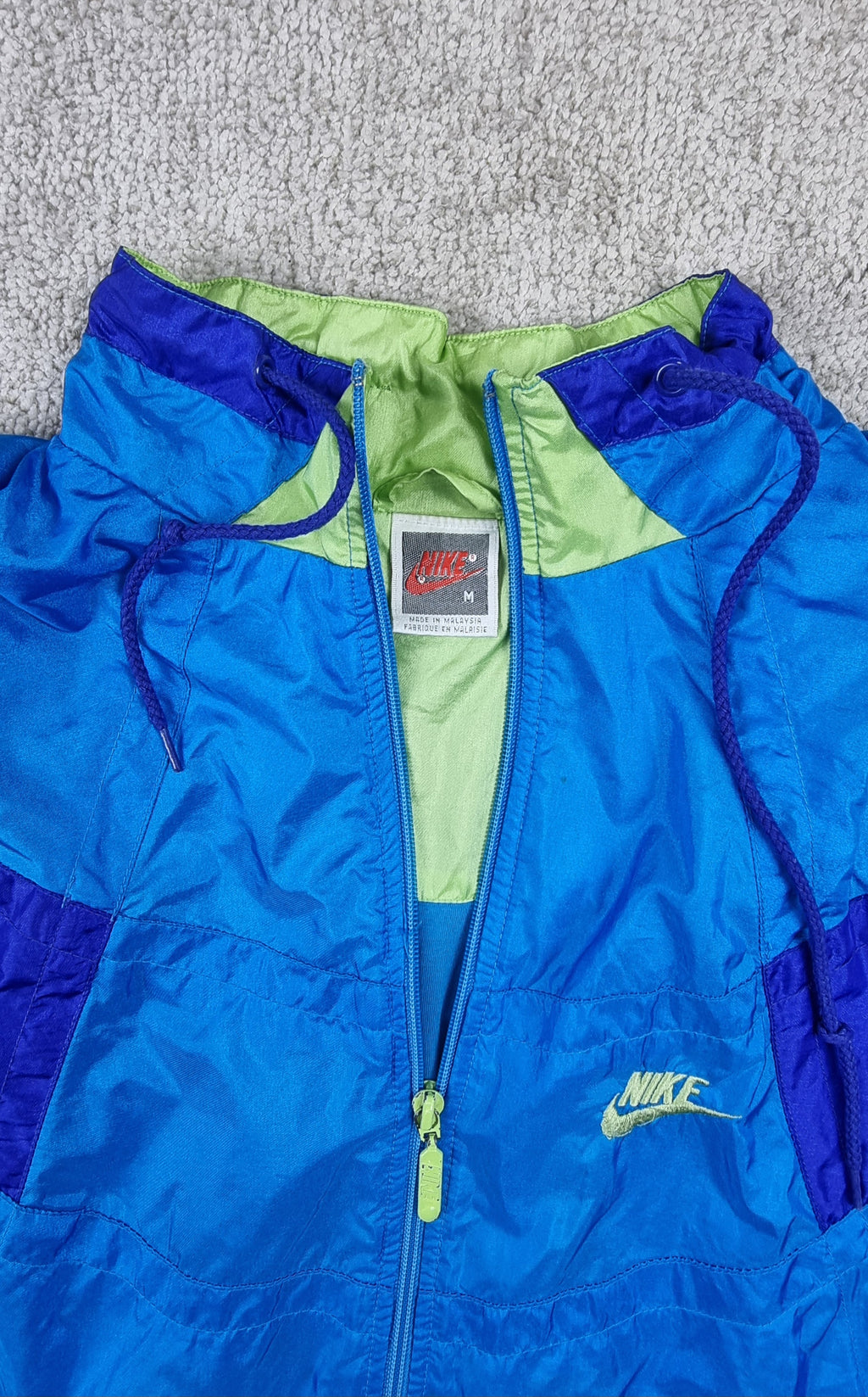 Cortavientos Nike Vintage 90s Color Block Azul, Morado y Verde – Talla M