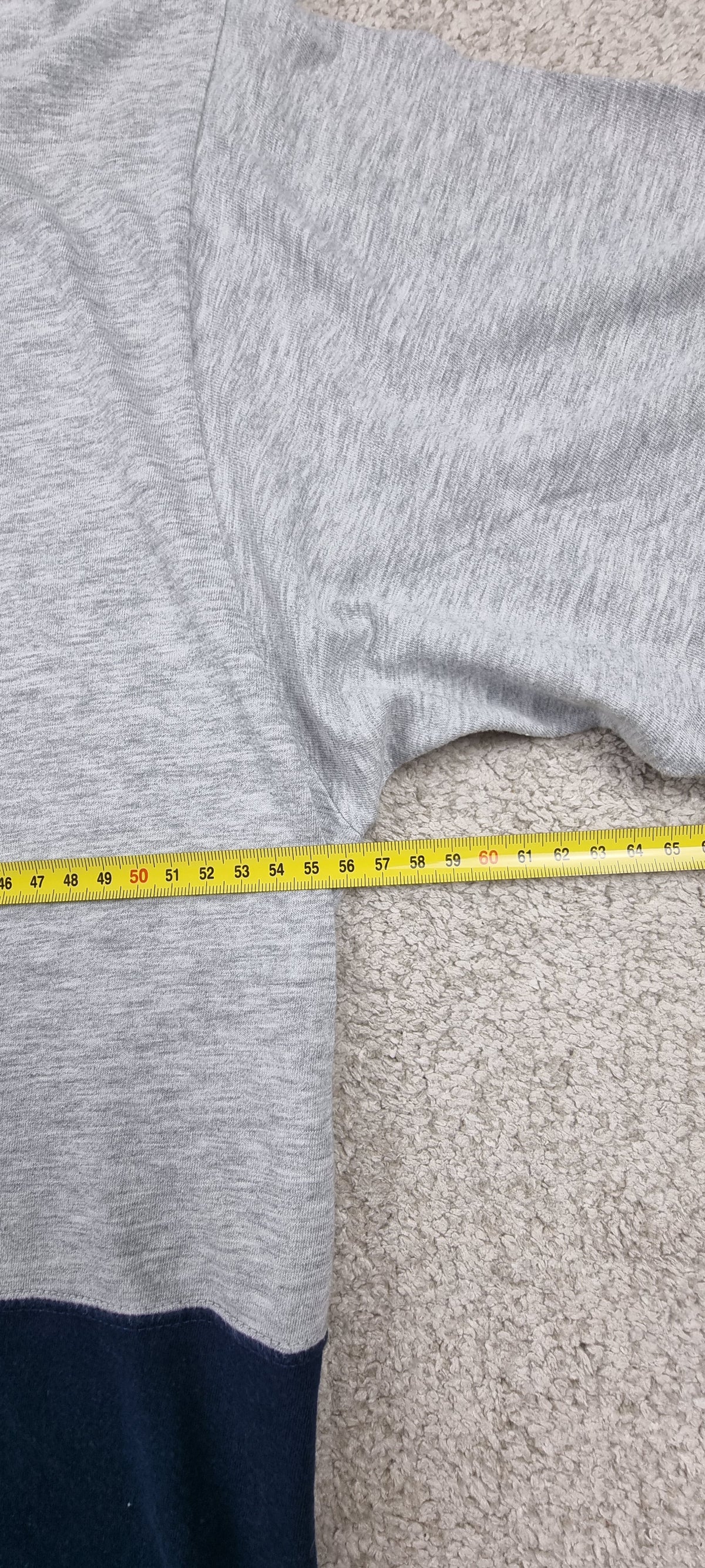 Camiseta Trussardi Sport Made in Italy Gris y Azul Marino con Escudo Bordado TALLA L