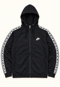 Sudadera Nike Sportswear Negra con Capucha y Logo Tape